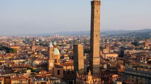 Il centro storico di Bologna: tra torri, piazze e sapori - Slide 3